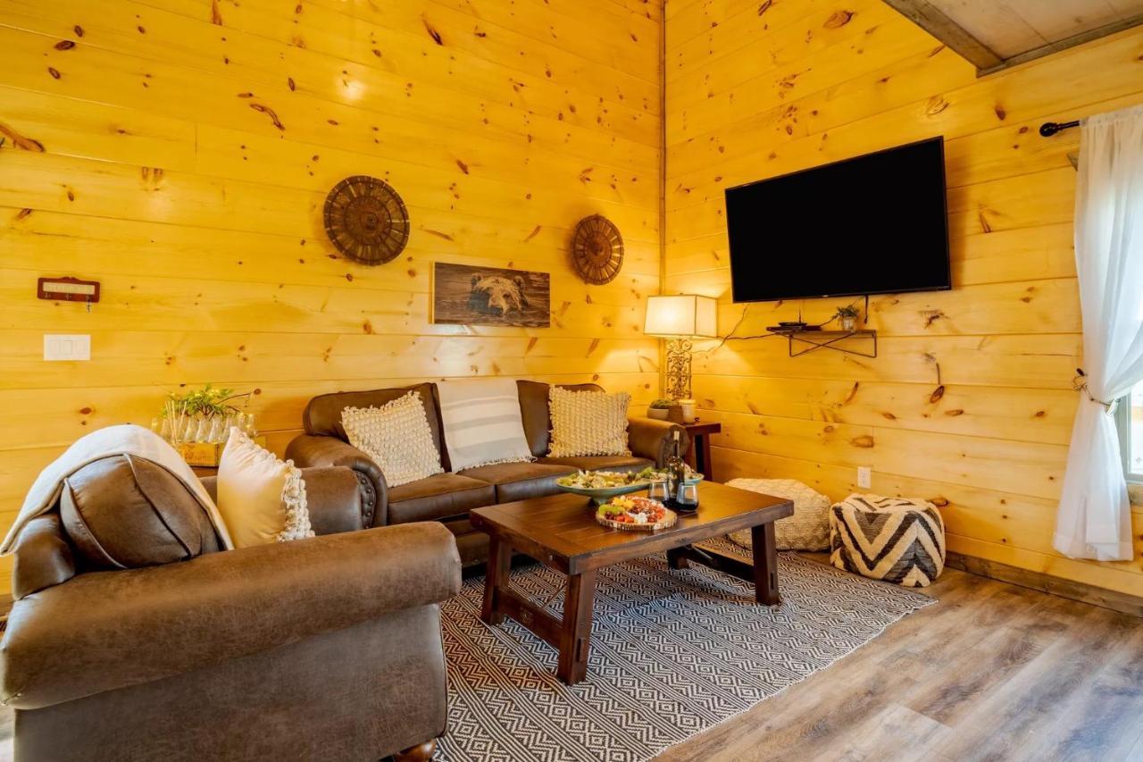 Yellowstone Themed Cabin/Theater/Gameroom/Hottub Sevierville Exterior photo