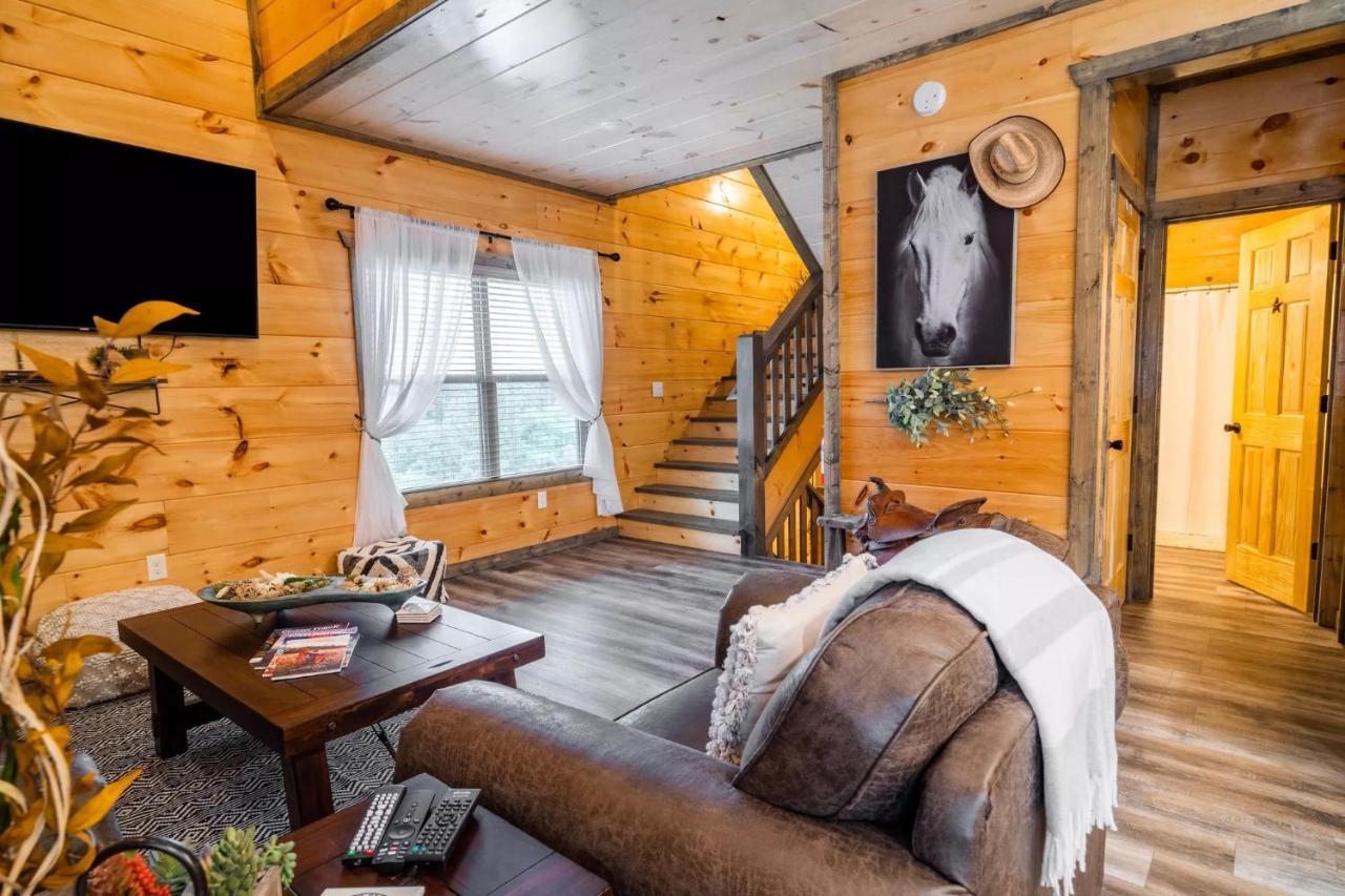 Yellowstone Themed Cabin/Theater/Gameroom/Hottub Sevierville Exterior photo